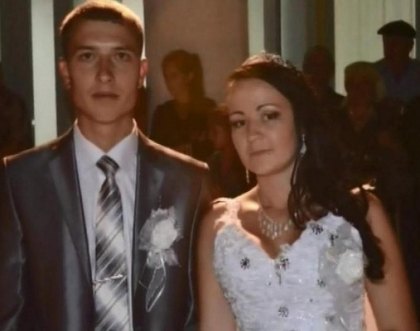 Tanarul suspectat ca si-ar fi ucis sotia, la mormantul fetei: "Am iubit-o si o voi iubi pana la sfarsit" Tanarul suspectat ca si-ar fi ucis sotia, la mormantul fetei: "Am iubit-o si o voi iubi pana la sfarsit"