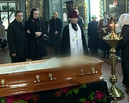 Sicriul cu trupul neinsufletit al parlamentarei Zinainda Chistruga, depus la o biserica din capitala Sicriul cu trupul neinsufletit al parlamentarei Zinainda Chistruga, depus la o biserica din capitala