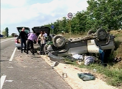 Accident cu trei masini langa Braviceni: Doi oameni au ajuns la spital. Cum s-a intamplat Accident cu trei masini langa Braviceni: Doi oameni au ajuns la spital. Cum s-a intamplat