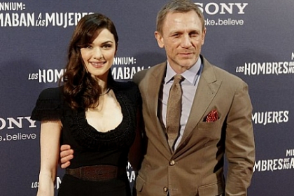 "Doamna James Bond" nemachiata! Cum a fost suprinsa de paparazzi Rachel Weisz, sotia lui Daniel Craig "Doamna James Bond" nemachiata! Cum a fost suprinsa de paparazzi Rachel Weisz, sotia lui Daniel Craig