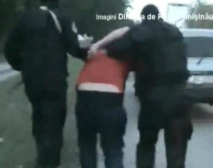 Cum au fost retinuti indivizii care au rapit si maltratat un tanar. VIDEO de la fata locului Cum au fost retinuti indivizii care au rapit si maltratat un tanar. VIDEO de la fata locului