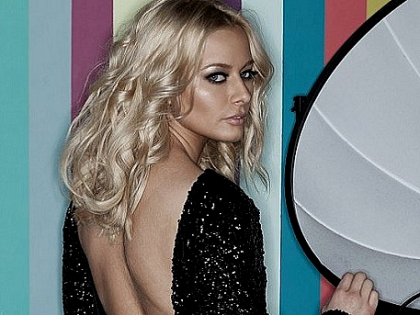Laura Cosoi, TOPLESS pentru o revista. Imaginile cu care si-a innebunit fanii - VIDEO