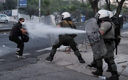 Confruntari violente intre politie si protestatari in Grecia, dupa uciderea unui artist antifascist Confruntari violente intre politie si protestatari in Grecia, dupa uciderea unui artist antifascist