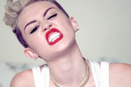 Motivul pentru care a ales-o pe EA! Cu cine care a fost inlocuita Miley Cyrus - FOTO
Motivul pentru care a ales-o pe EA! Cu cine care a fost inlocuita Miley Cyrus - FOTO