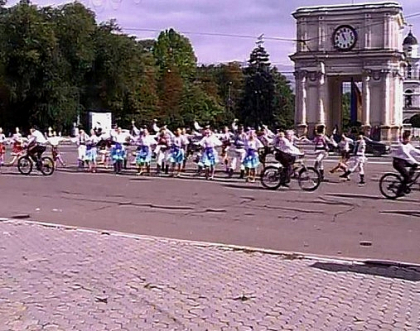 Hora in centrul capitalei: Festivalul Velahora indeamna oamenii sa duca un mod sanatos de viata
