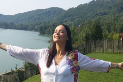 Aparitie surprinzatoare a Andreei Marin la un eveniment. Zana a imbracat o ROCHIE DE MIREASA - FOTO Aparitie surprinzatoare a Andreei Marin la un eveniment. Zana a imbracat o ROCHIE DE MIREASA - FOTO
