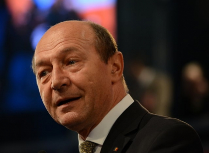 Basescu, in vizita pe santierul Gazoductului Iasi - Ungheni: Lucrarile nu vor fi gata in decembrie