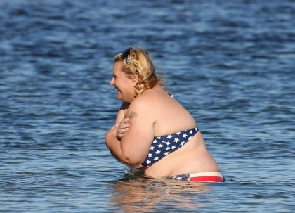 Cea mai infioratoare aparitie la plaja. Toti au fost oripilati cand au vazut-o in bikini
Cea mai infioratoare aparitie la plaja. Toti au fost oripilati cand au vazut-o in bikini