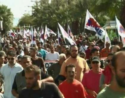 Grecia fierbe din nou. Mii de oameni au iesit in strada Grecia fierbe din nou. Mii de oameni au iesit in strada