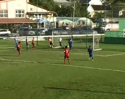 Gafa de proportii in Divizia Nationala. Golul penibil incasat de portarul de la Dinamo Auto Gafa de proportii in Divizia Nationala. Golul penibil incasat de portarul de la Dinamo Auto