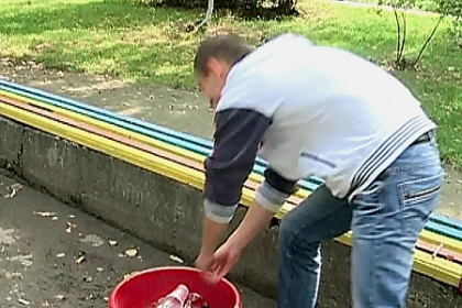 Galeti de plastic si lighene in loc de cosuri de gunoi: "Avem ca scop sa ajungem in Europa" Galeti de plastic si lighene in loc de cosuri de gunoi: "Avem ca scop sa ajungem in Europa"