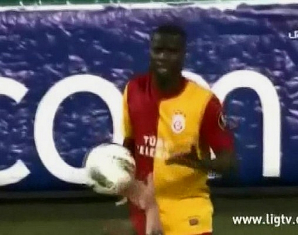 Infern in Turcia. Derbiul dintre Besiktas si Galatasaray, suspendat. Vezi care este motivul