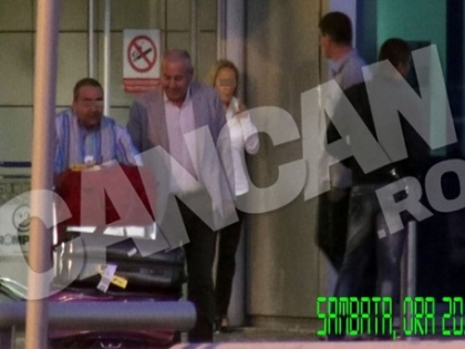 Moldoveanca si fostul sot al Elenei Udrea s-au intors din luna de miere. Imagini de la aeroport - VIDEO Moldoveanca si fostul sot al Elenei Udrea s-au intors din luna de miere. Imagini de la aeroport - VIDEO