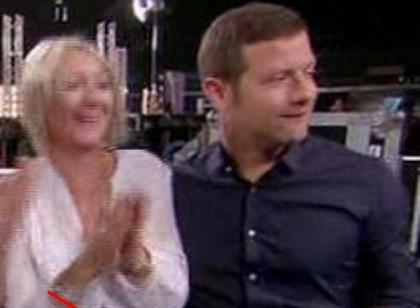 Nu si-a dat seama ce se vede la TV. Ce a patit un prezentator in timpul emisiunii Nu si-a dat seama ce se vede la TV. Ce a patit un prezentator in timpul emisiunii