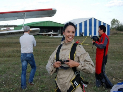 Andreea Marin a sarit cu parasuta alaturi de iubitul ei! Cum s-au distrat cei doi - FOTO