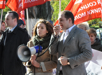 Socialistii si comunistii protesteaza: "Reintoarceti Banca poporului!" Socialistii si comunistii protesteaza: "Reintoarceti Banca poporului!"