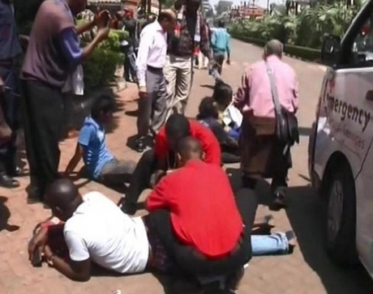 Doliu national in Kenya, in memoria victimelor atentatului terorist din mallul de la Nairoby Doliu national in Kenya, in memoria victimelor atentatului terorist din mallul de la Nairoby