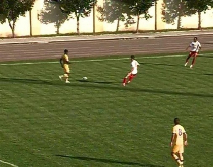 Lupte pe terenul de fotbal. Vezi cine a primit cartonase galbene si rosii in meciul dintre Milsami si Dacia Lupte pe terenul de fotbal. Vezi cine a primit cartonase galbene si rosii in meciul dintre Milsami si Dacia
