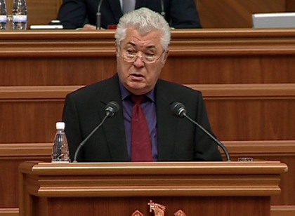 Voronin, la prima sedinta: Dizolvati Parlamentul si faceti alegeri anticipate. Replica celorlalti deputati Voronin, la prima sedinta: Dizolvati Parlamentul si faceti alegeri anticipate. Replica celorlalti deputati