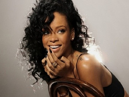 Rihanna, cu fundul la vedere! Vezi tinuta incendiara a artistei la concertul din Australia - FOTO