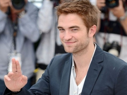 Cum arata noua iubita a lui Robert Pattinson in bikini. Corpul care l-a facut sa uite de Kristen Stewart Cum arata noua iubita a lui Robert Pattinson in bikini. Corpul care l-a facut sa uite de Kristen Stewart