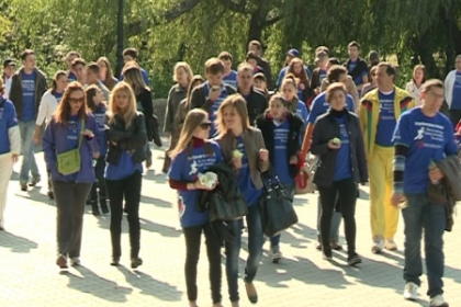 Zeci de oameni s-au adunat in Parcul Valea Morilor pentru o promenada colectiva. Ce i-a unit