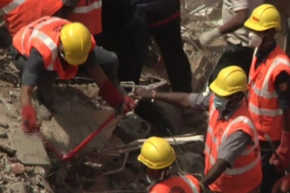 Numarul victimelor tragediei din Mumbai s-a ridicat la 61 de morti. Salvatorii si-au incheiat misiunea Numarul victimelor tragediei din Mumbai s-a ridicat la 61 de morti. Salvatorii si-au incheiat misiunea