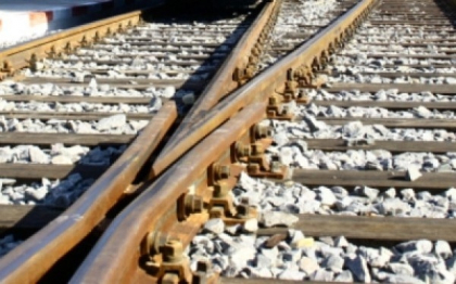 O femeie a murit si un barbat a ramas fara picioare dupa ce au facut sex pe sinele de tren O femeie a murit si un barbat a ramas fara picioare dupa ce au facut sex pe sinele de tren