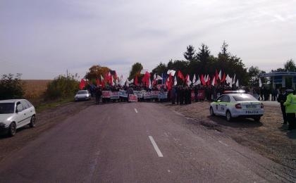 Comunistii PROTESTEAZA in nordul tarii! Cinci trasee nationale, blocate de manifestanti Comunistii PROTESTEAZA in nordul tarii! Cinci trasee nationale, blocate de manifestanti