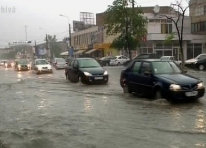 Romania - lovita de cutremur, furtuni si vijelii. Cod portocaliu de inundatii si ploi torentiale Romania - lovita de cutremur, furtuni si vijelii. Cod portocaliu de inundatii si ploi torentiale