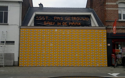 Cea mai amuzanta farsa cu bere din istorie. Ce au gasit acasa doi tineri casatoriti din Belgia. FOTO Cea mai amuzanta farsa cu bere din istorie. Ce au gasit acasa doi tineri casatoriti din Belgia. FOTO