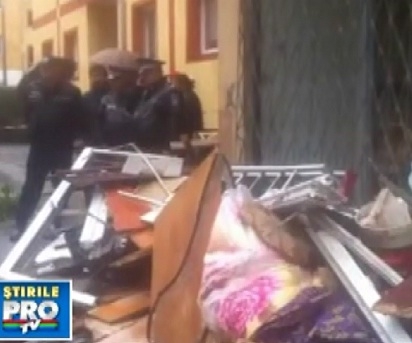 Un bloc cu 10 etaje din Romania a explodat. O femeie a fost gasita moarta sub daramaturi Un bloc cu 10 etaje din Romania a explodat. O femeie a fost gasita moarta sub daramaturi
