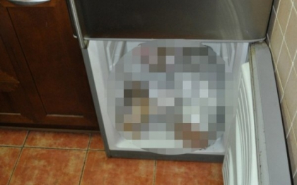 L-au arestat imediat, cand au vazut ce ascundea in congelator. "Il tinea acolo de un an" L-au arestat imediat, cand au vazut ce ascundea in congelator. "Il tinea acolo de un an"