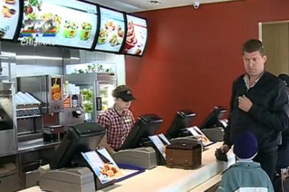 (P) Mc Donald\'s isi deschide usile bucatariei. Cum sunt preparate produsele tale favorite (P) Mc Donald\'s isi deschide usile bucatariei. Cum sunt preparate produsele tale favorite