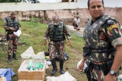 Politia din Bolivia a confiscat un milion de dolari, aruncati din avion de traficanti de droguri Politia din Bolivia a confiscat un milion de dolari, aruncati din avion de traficanti de droguri