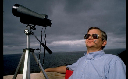 Tom Clancy, autorul romanului "Vanatoarea lui Octombrie Rosu", a murit la varsta de 66 de ani