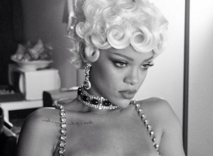 Ti se pare scandalos? Rihanna se dezlantuie in noul ei videoclip controversat - Video Ti se pare scandalos? Rihanna se dezlantuie in noul ei videoclip controversat - Video