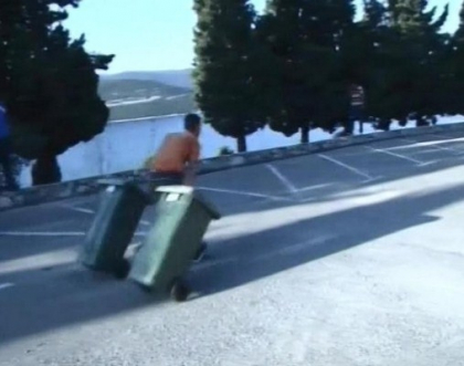 Competitie cu gunoi in Bosnia. Vezi cum sute de gunoieri din toata tara s-au luat la intrecere Competitie cu gunoi in Bosnia. Vezi cum sute de gunoieri din toata tara s-au luat la intrecere