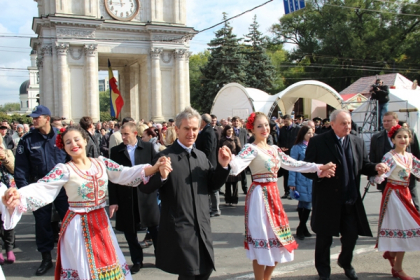 Cum au sarbatorit politicienii Ziua Vinului