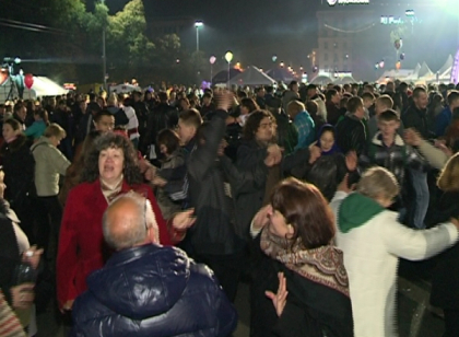 Ziua Vinului, urmata de noaptea marii betii. Cum au chefuit moldovenii si cat gunoi au lasat