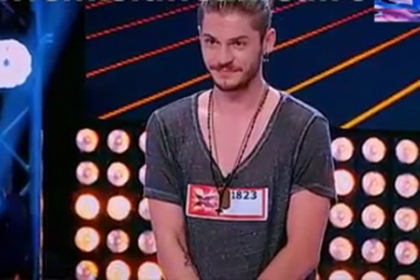 El e MOLDOVEANUL care a ridicat sala in picioare la X Factor Romania! "Ai cantat perfect"