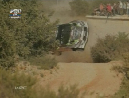 Accident spectaculos la rallyul din Portugalia! S-au rostogolit de cinci ori cu un Ford Fiesta