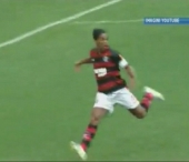 Inca un gol fabulos, marca Ronaldinho Inca un gol fabulos, marca Ronaldinho