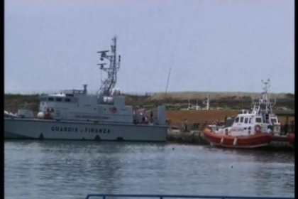 Capitanul navei cu imigranti africani, naufragiata langa Italia, retinut: Ultimul bilant, 300 de morti Capitanul navei cu imigranti africani, naufragiata langa Italia, retinut: Ultimul bilant, 300 de morti