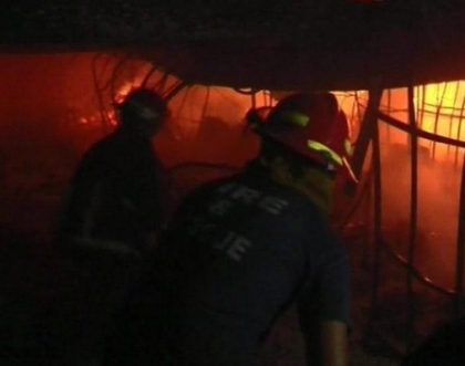 Incendiu la o fabrica de textile din Bangladesh. Cel putin zece oameni au murit Incendiu la o fabrica de textile din Bangladesh. Cel putin zece oameni au murit