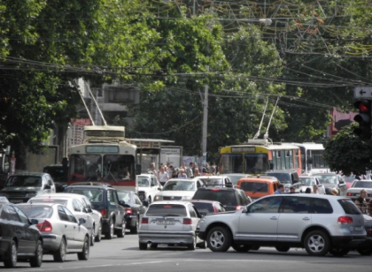 Atentie soferi. La cateva intersectii din capitala au fost instalate camere de supraveghere Atentie soferi. La cateva intersectii din capitala au fost instalate camere de supraveghere