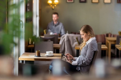 Cea mai tare farsa dintr-o cafenea. Toti clientii au fost ingroziti Cea mai tare farsa dintr-o cafenea. Toti clientii au fost ingroziti