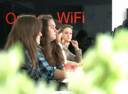 (P) Fundatia Orange si USM au deschis prima cafenea WiFi din incinta institutiei (P) Fundatia Orange si USM au deschis prima cafenea WiFi din incinta institutiei