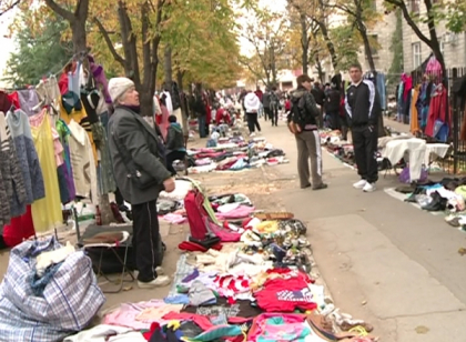 I-au alungat pentru ca principii sa depuna flori. Decizia i-a infuriat pe comercianti