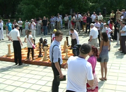 Inca o tabla de sah a fost inaugurata in capitala: "Riscul de a fi furate nu ne mai sperie" Inca o tabla de sah a fost inaugurata in capitala: "Riscul de a fi furate nu ne mai sperie"